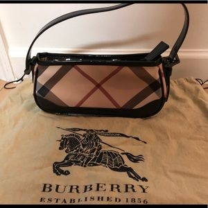 Burberry small bag! Paten leather handle.